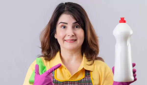 woman with a chemically loaded cleaner