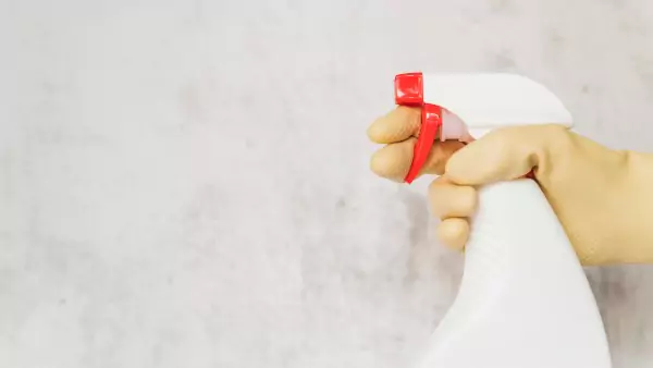 Use White Vinegar for Rust Removal at home