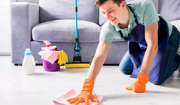 Professional cleaner for end of lease cleaning